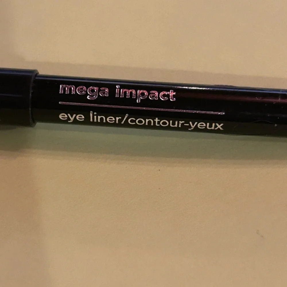 Avon Mega Impact Eyeliner Aqua Pop